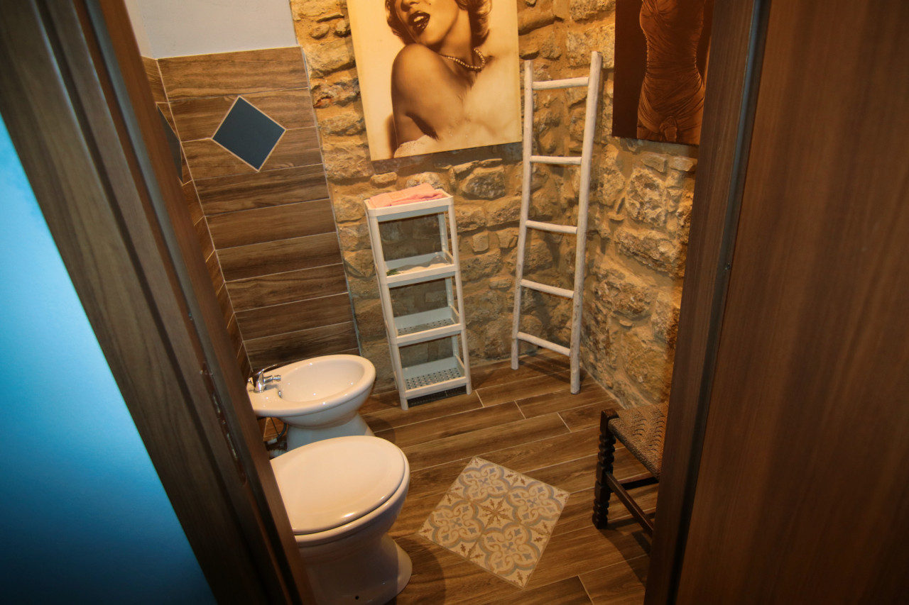 117__bagno_sala_colazioni__12
