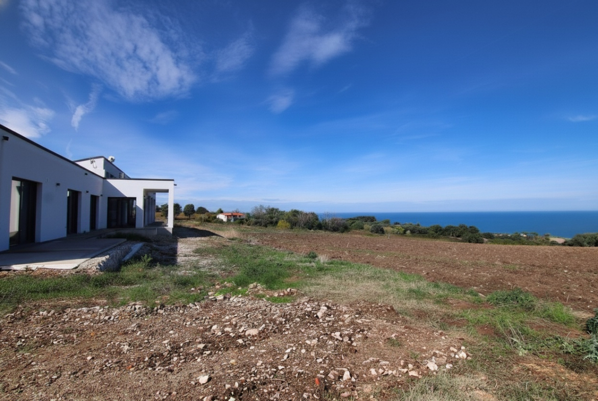 Petacciato, Molise, Il Monolite Bianco sulla Costa Adriatica