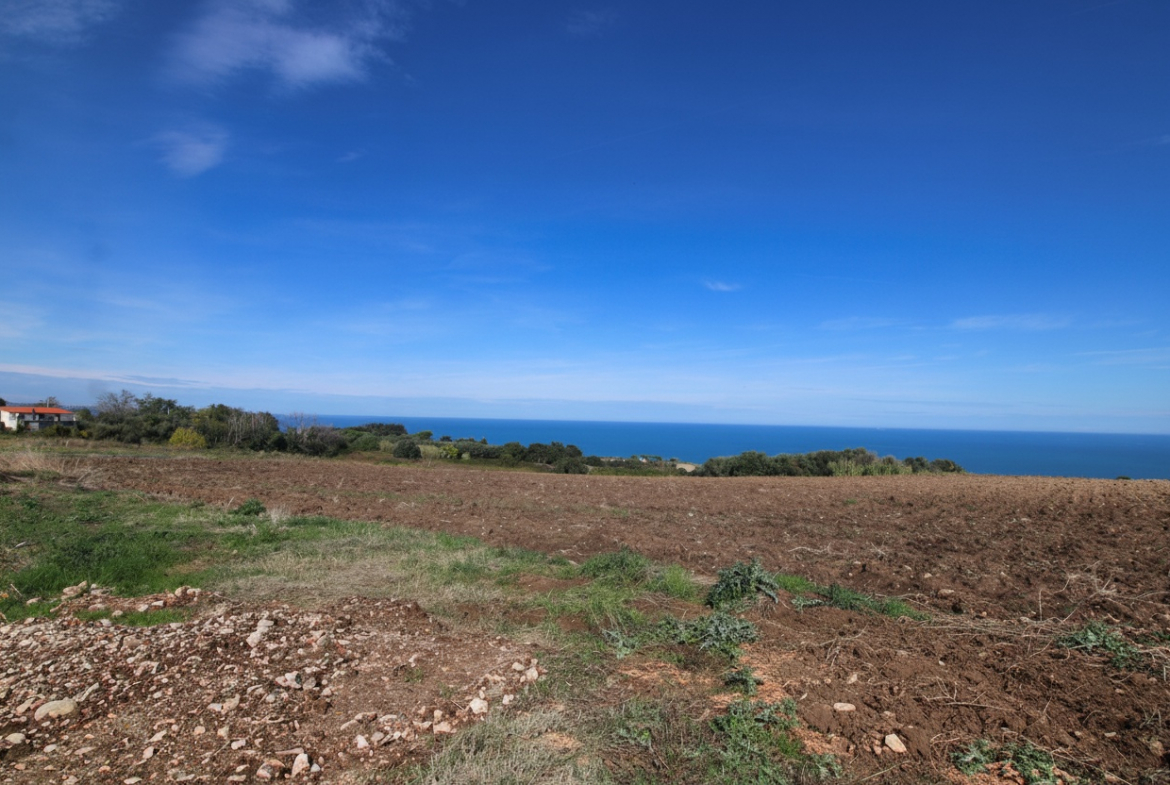 Petacciato, Molise, Il Monolite Bianco sulla Costa Adriatica