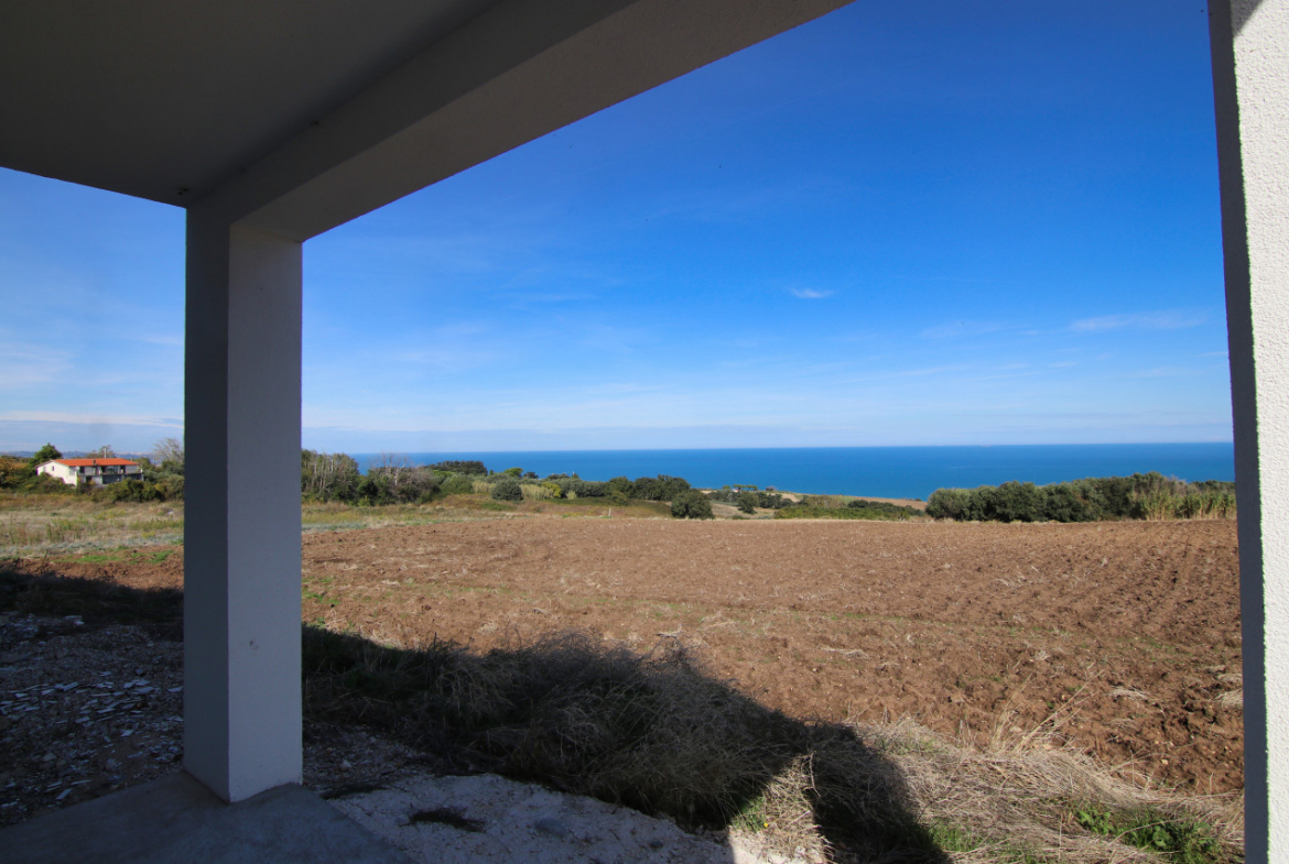 Petacciato, Molise, Il Monolite Bianco sulla Costa Adriatica
