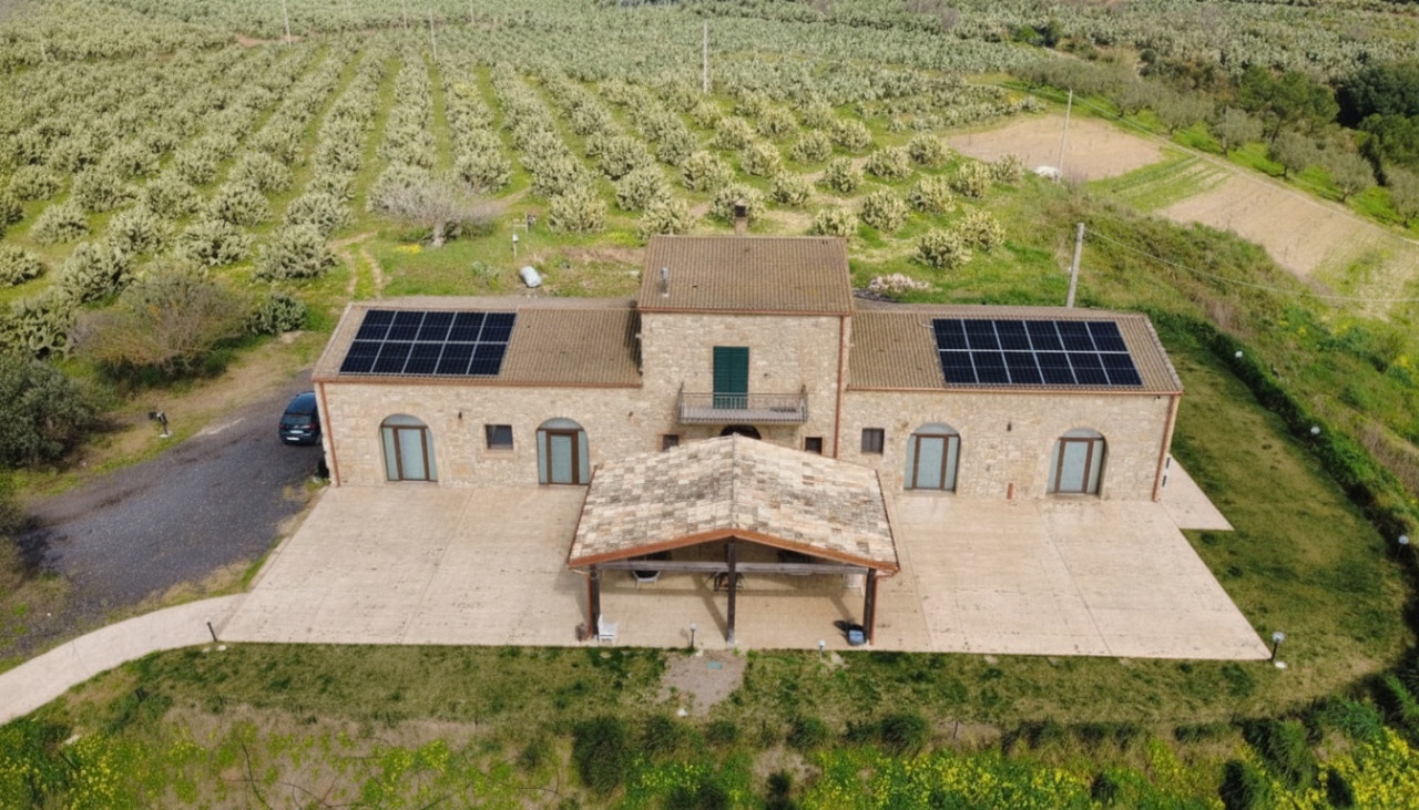 001__drone__1_mod_02 Piazza Armerina una piscina e il casale, nella felicità senza rumore