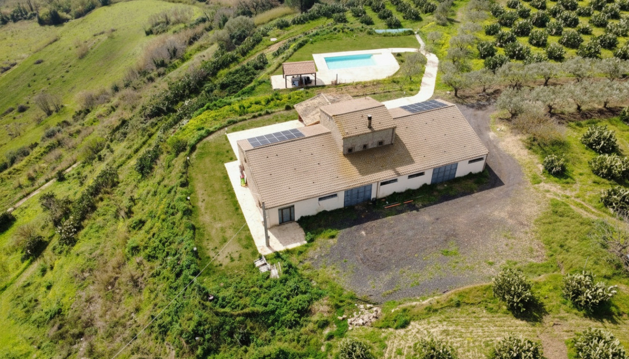 009__drone__10_mod_01 Piazza Armerina una piscina e il casale, nella felicità senza rumore
