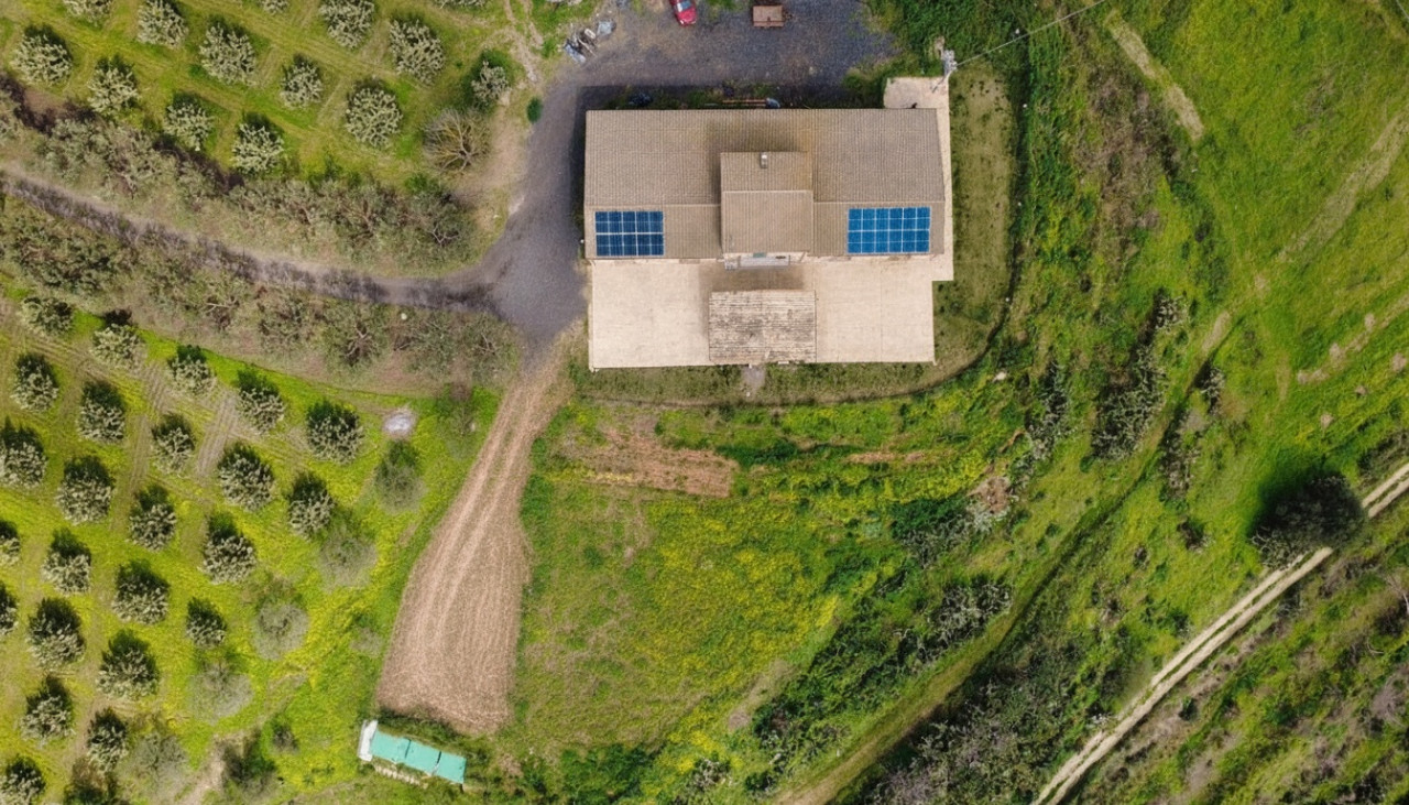 013__drone__4_mod_03 Piazza Armerina una piscina e il casale, nella felicità senza rumore
