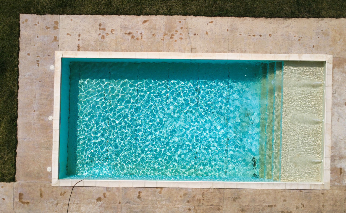 Piazza Armerina una piscina e il casale, nella felicità senza rumore