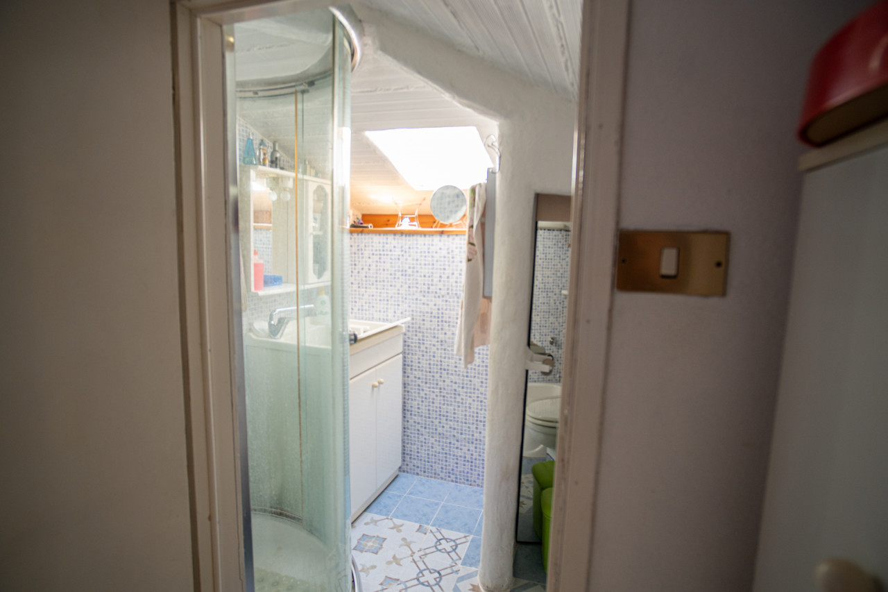 096__bagno_piccolo_mansarda__3 Rosignano