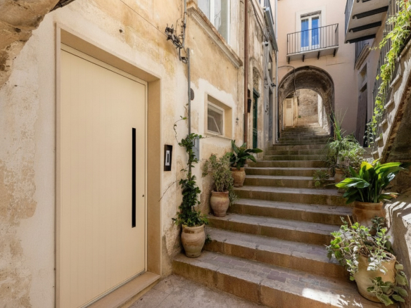 La Casa di Ercole: Mito e Lusso a Modica
