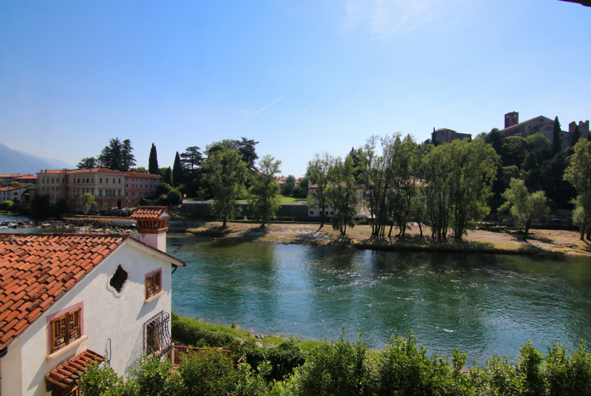 Bassano, attico con vista sul Brenta e Ponte Vecchio