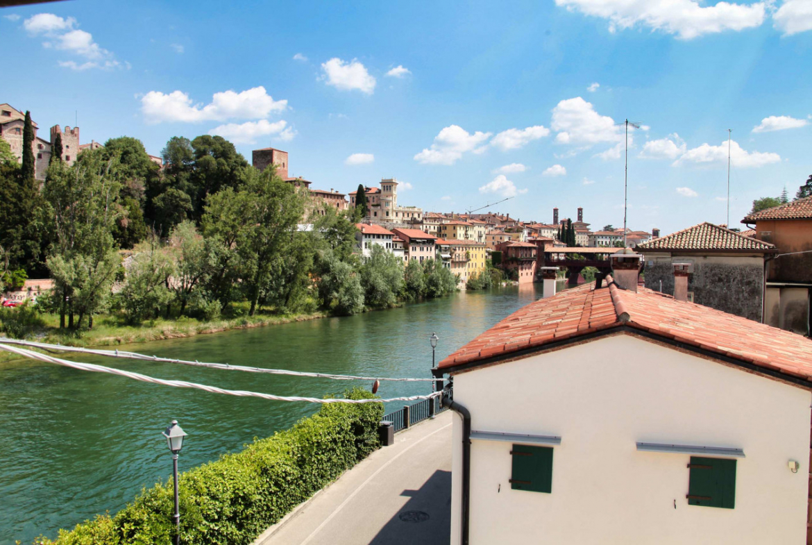 Bassano, attico con vista sul Brenta e Ponte Vecchio