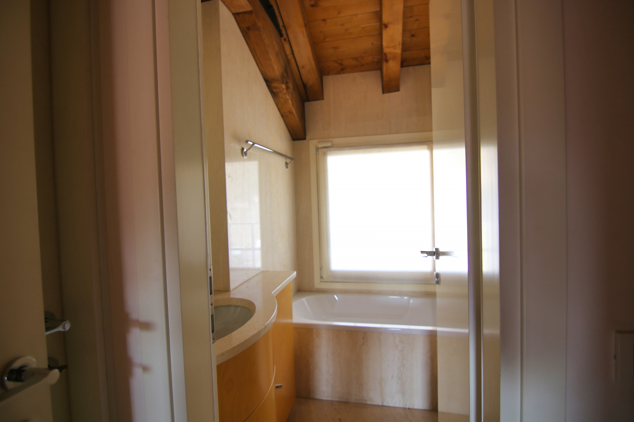 050__bagno_zona_giorno__3 Bassano, attico con vista sul Brenta e Ponte Vecchio