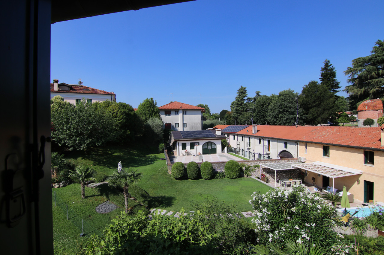 091__vista_stanza_matrimoniale__1 Bassano, attico con vista sul Brenta e Ponte Vecchio