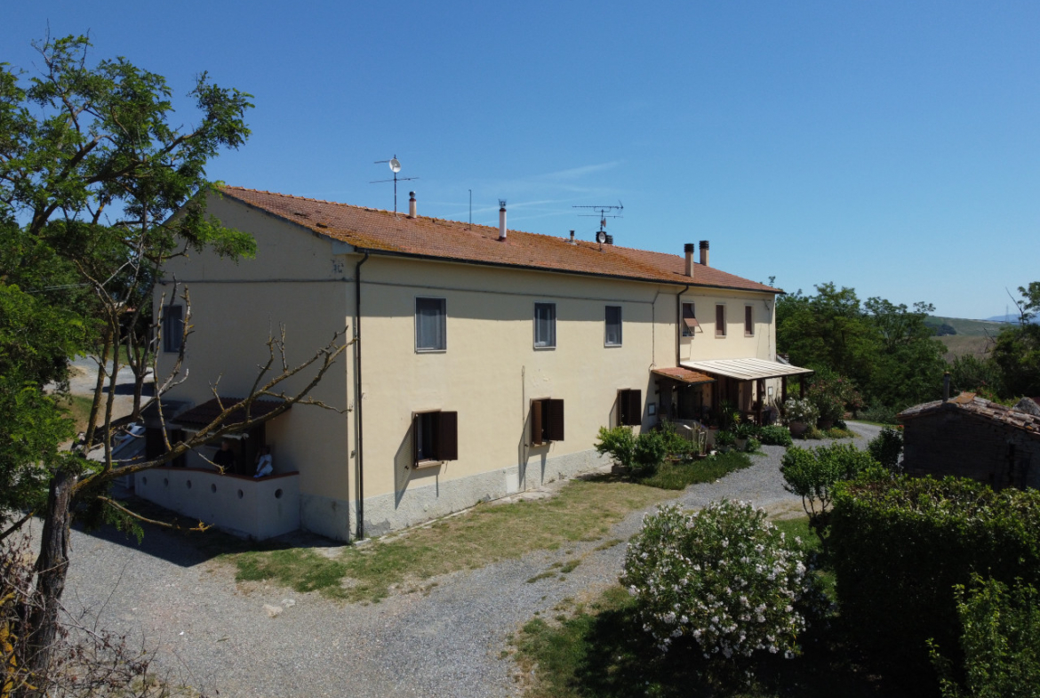 Montecatini, val di Cecina, il rifugio sulla collina