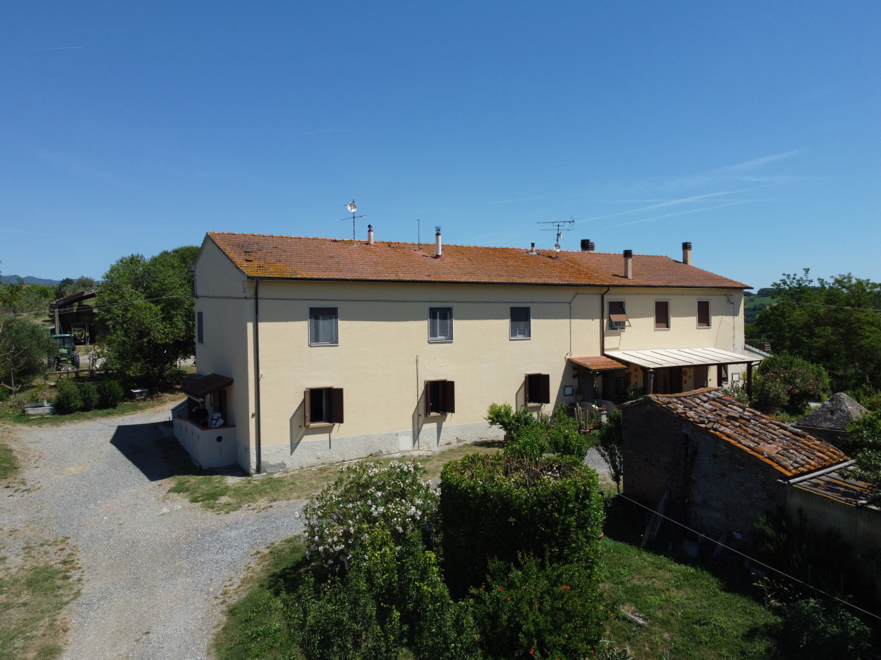 Montecatini, val di Cecina, il rifugio sulla collina