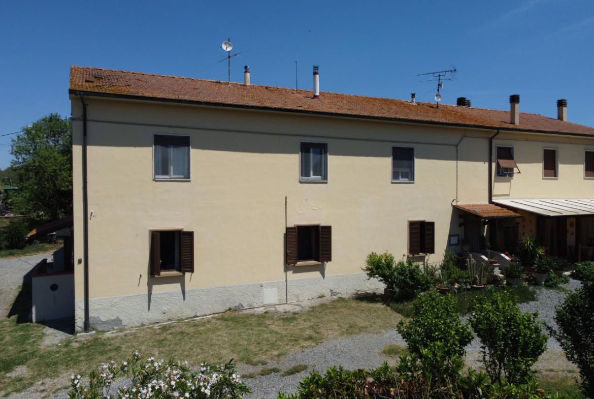 Montecatini, val di Cecina, il rifugio sulla collina
