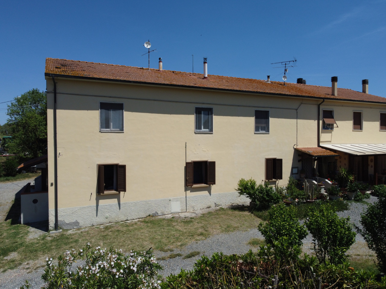 Montecatini, val di Cecina, il rifugio sulla collina