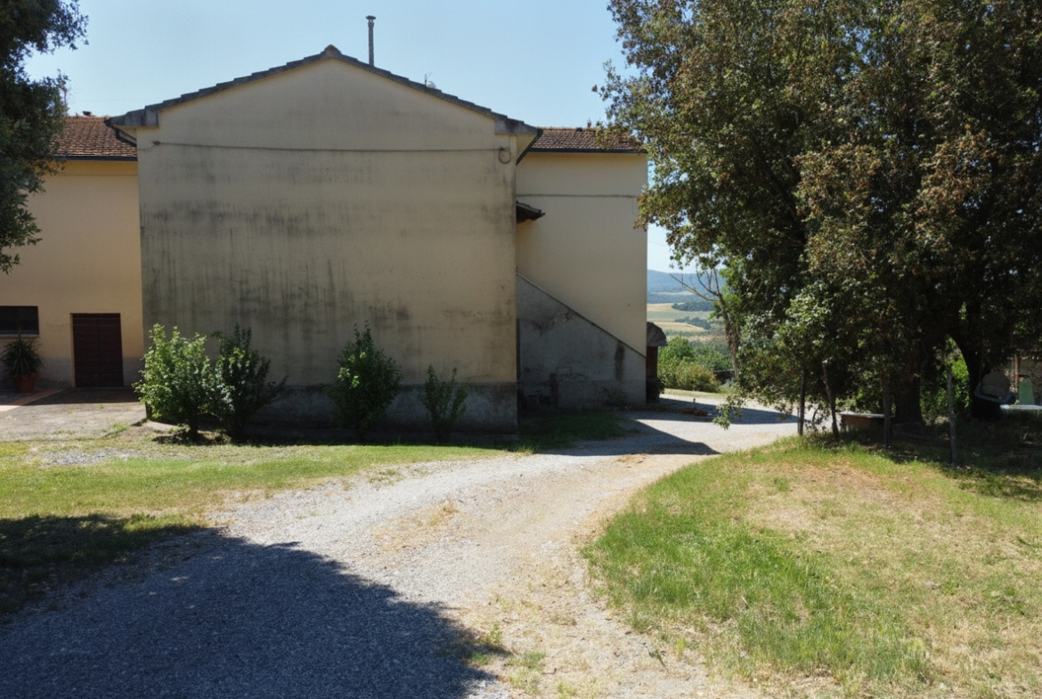 Montecatini, val di Cecina, il rifugio sulla collina