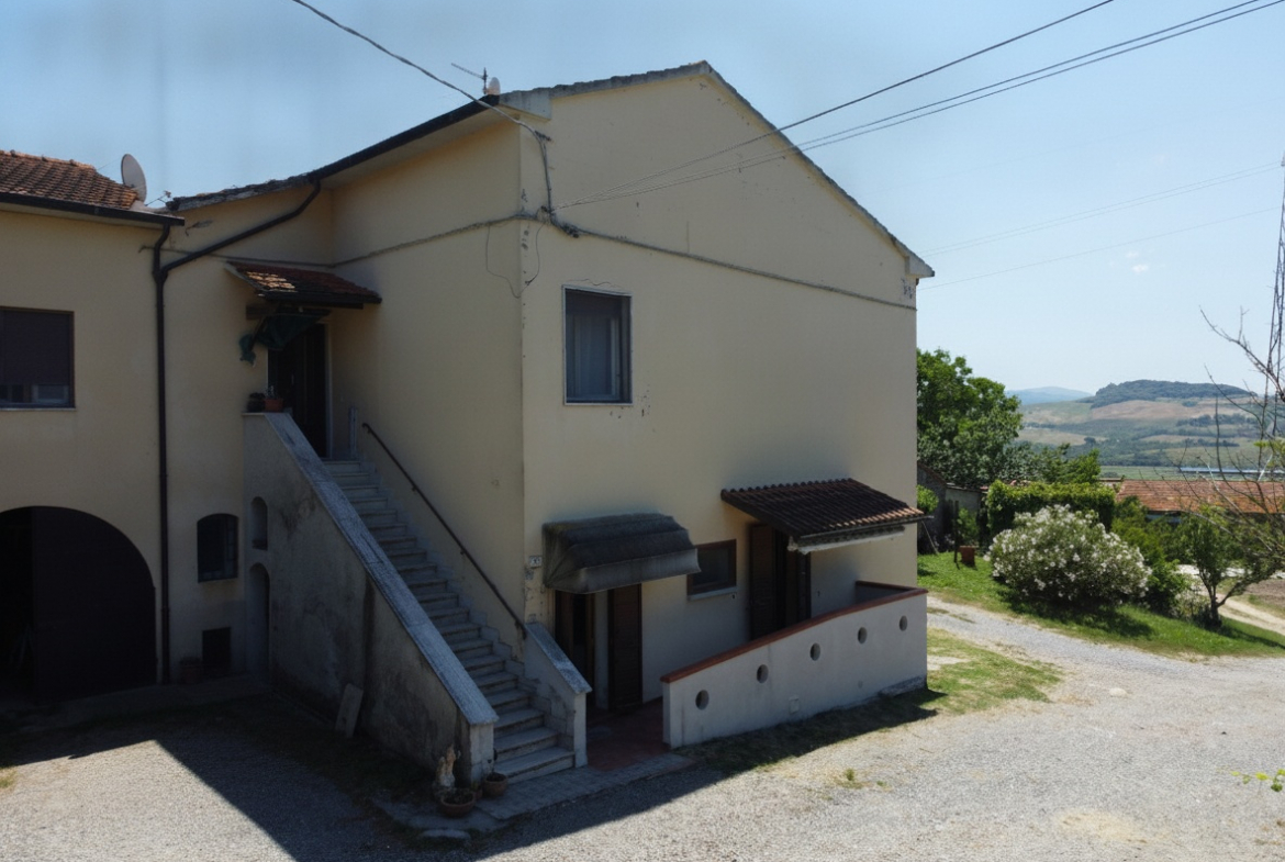 Montecatini, val di Cecina, il rifugio sulla collina