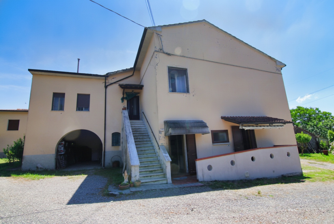 Montecatini, val di Cecina, il rifugio sulla collina