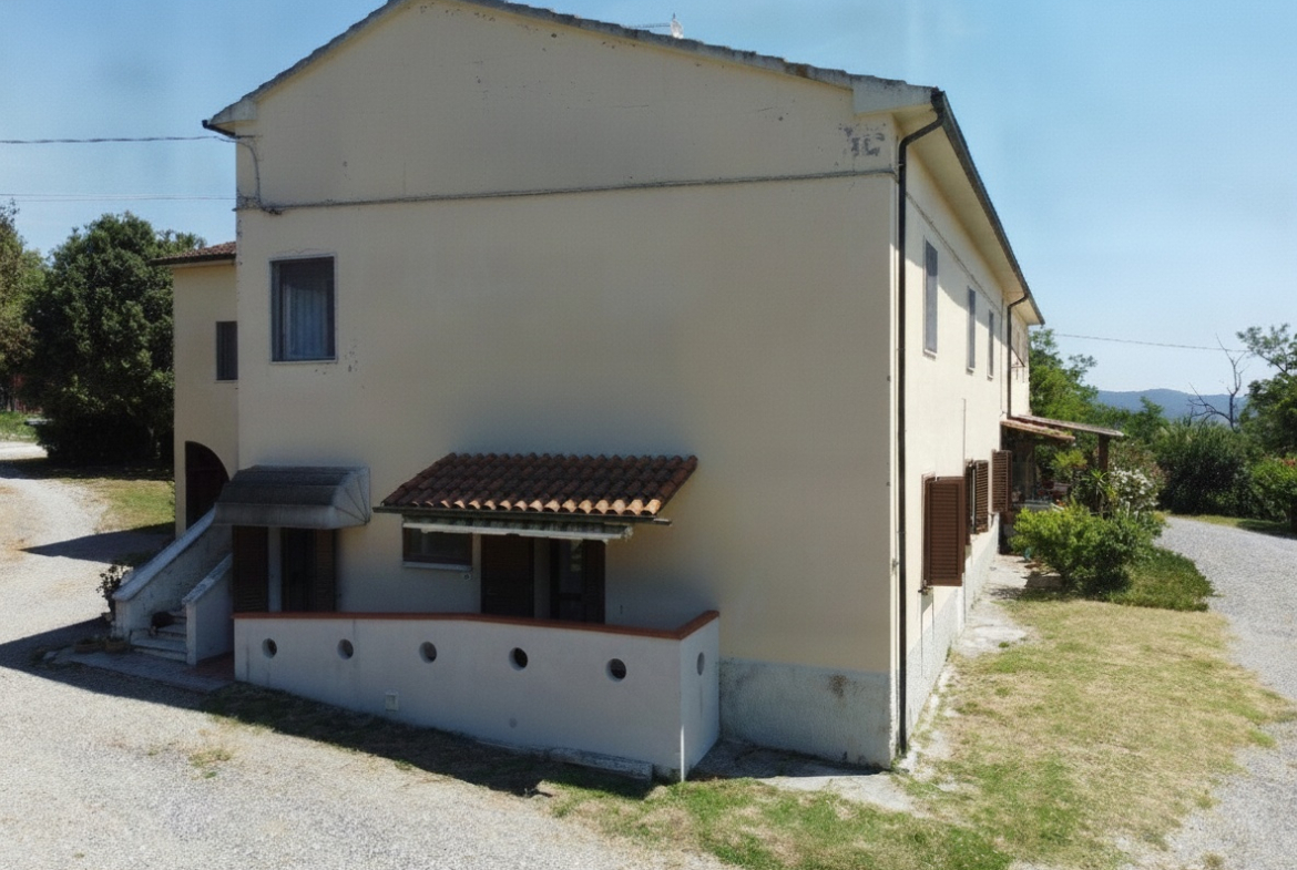 Montecatini, val di Cecina, il rifugio sulla collina