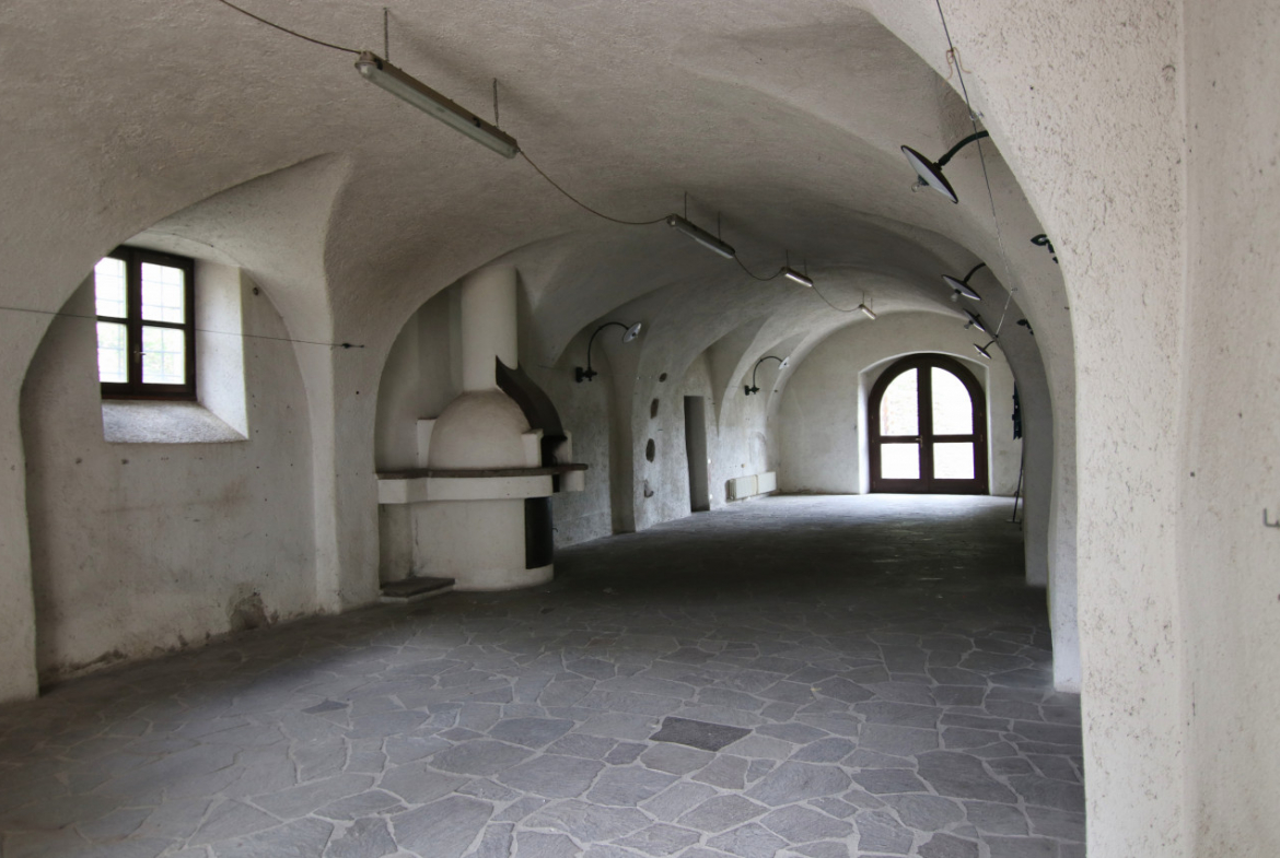 Madrano la casa con la strada imprigionata