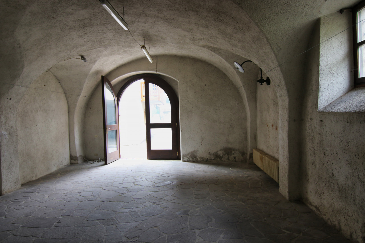 Madrano la casa con la strada imprigionata