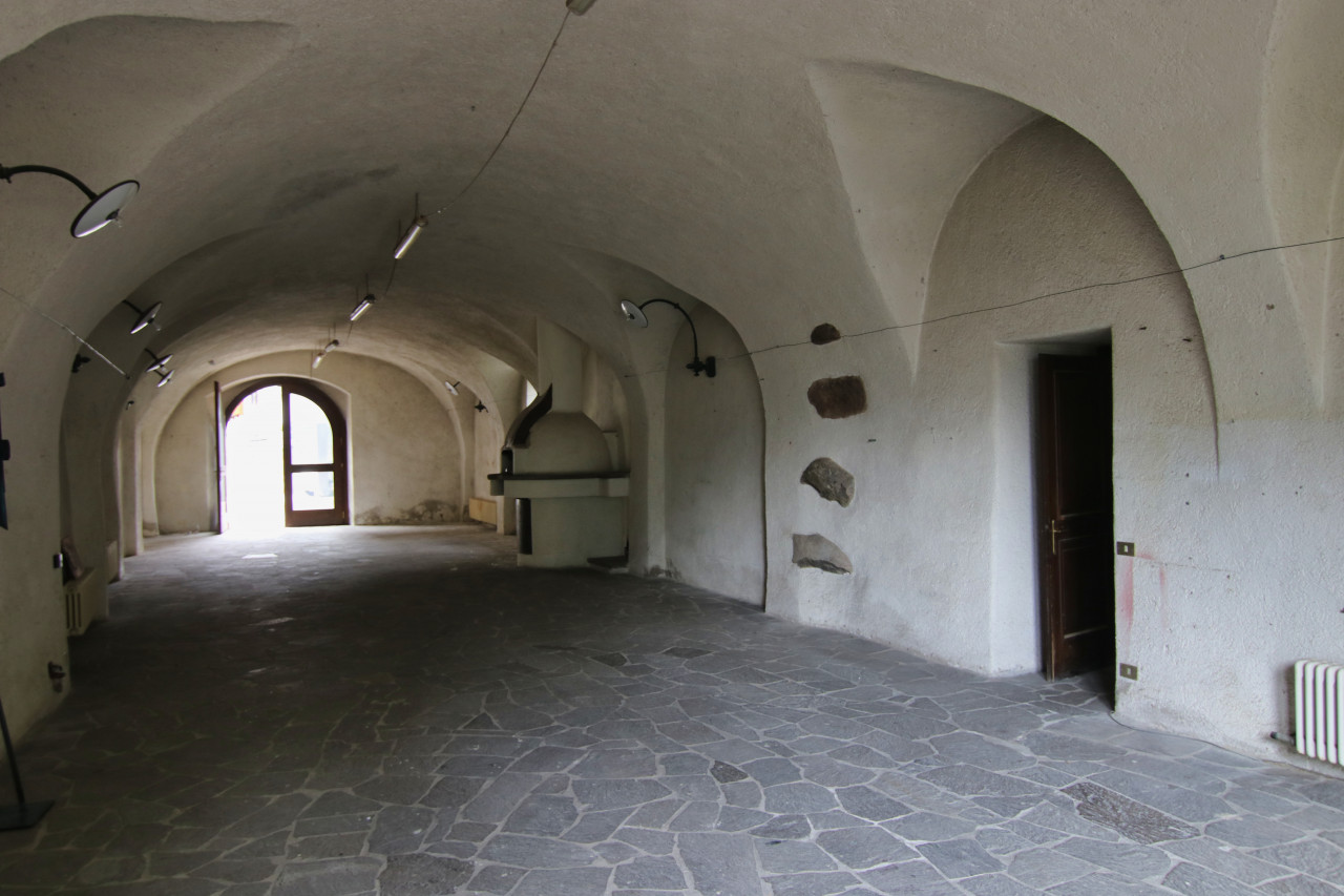 Madrano la casa con la strada imprigionata