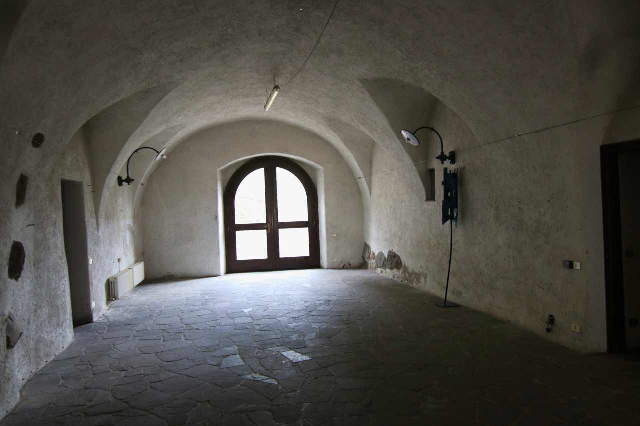 Madrano la casa con la strada imprigionata