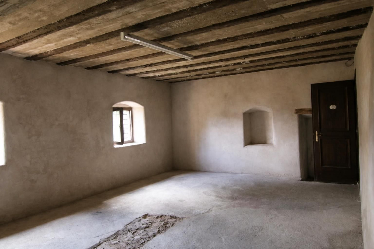 Madrano la casa con la strada imprigionata