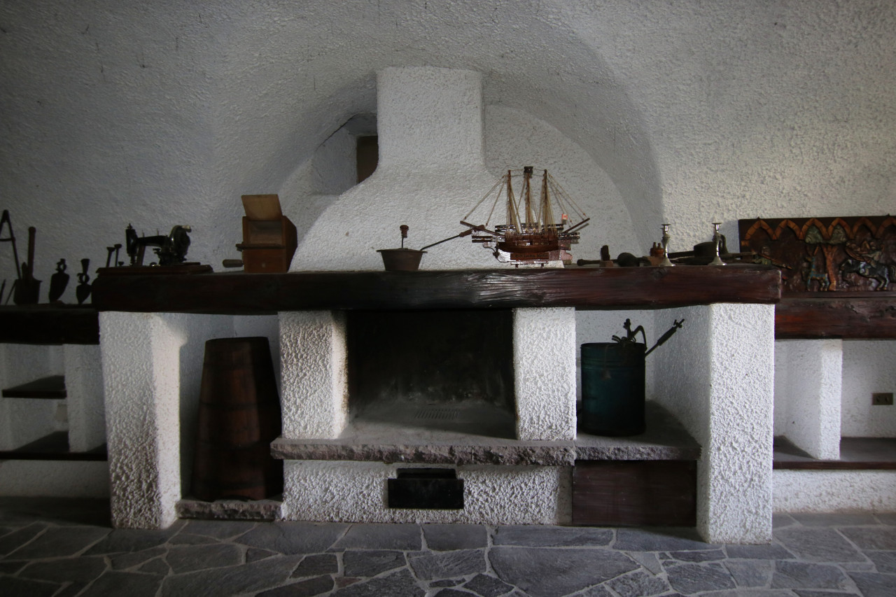 Madrano la casa con la strada imprigionata