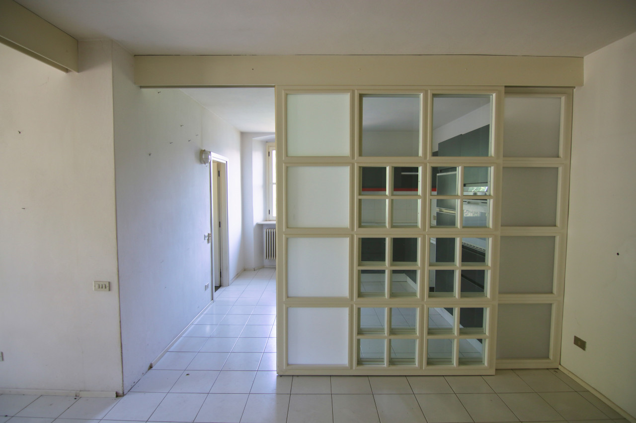 Madrano la casa con la strada imprigionata