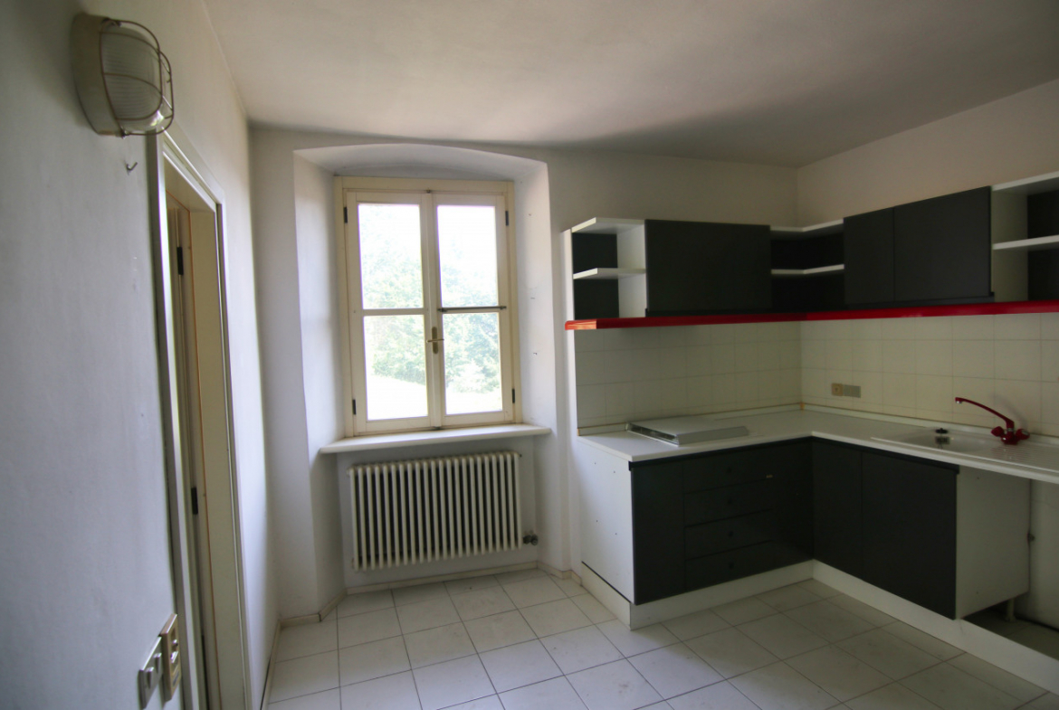Madrano la casa con la strada imprigionata