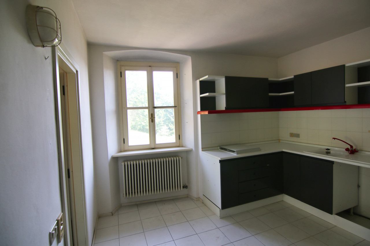 Madrano la casa con la strada imprigionata