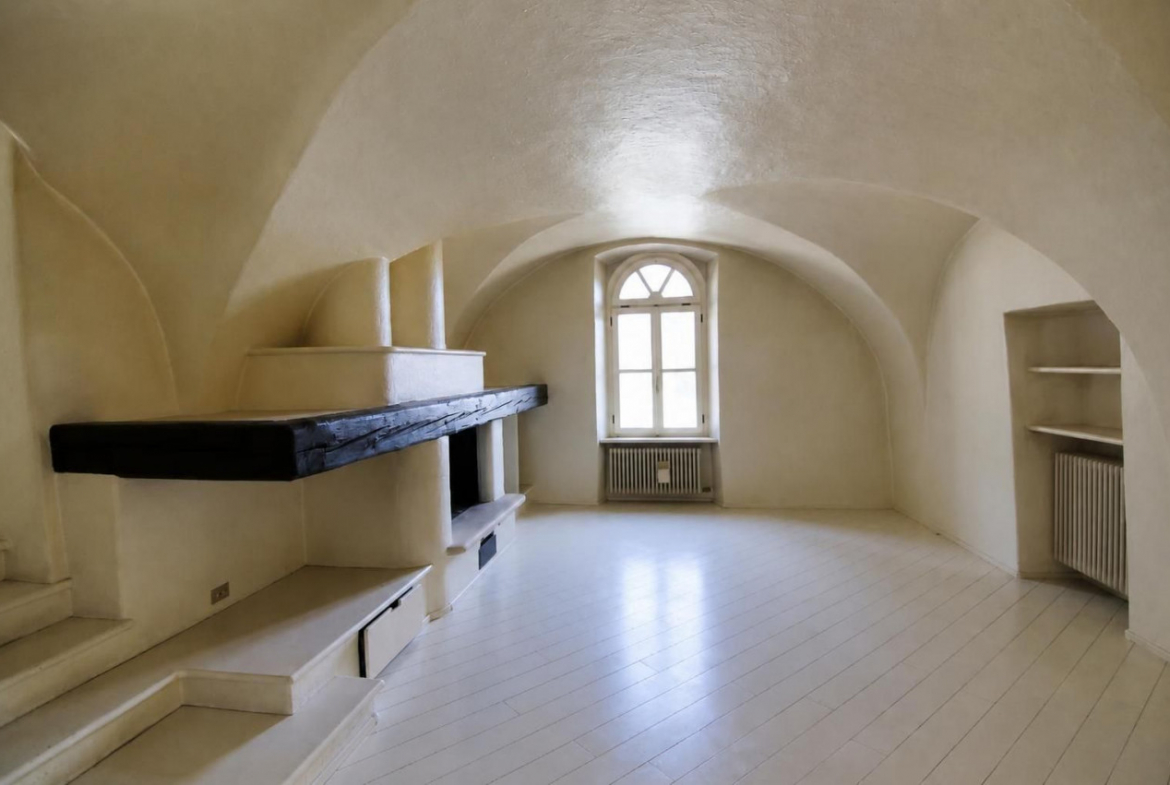 Madrano la casa con la strada imprigionata