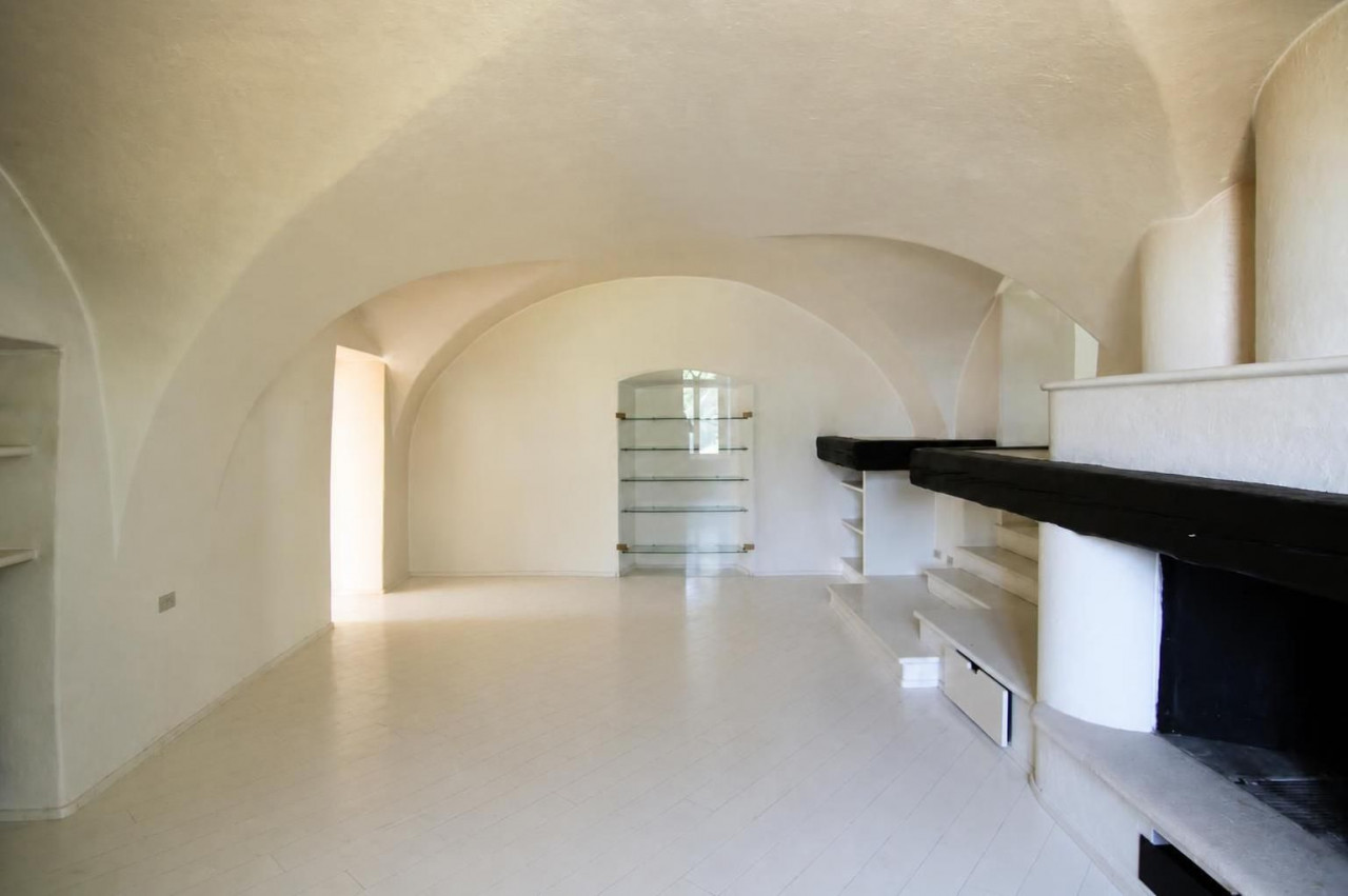 Madrano la casa con la strada imprigionata