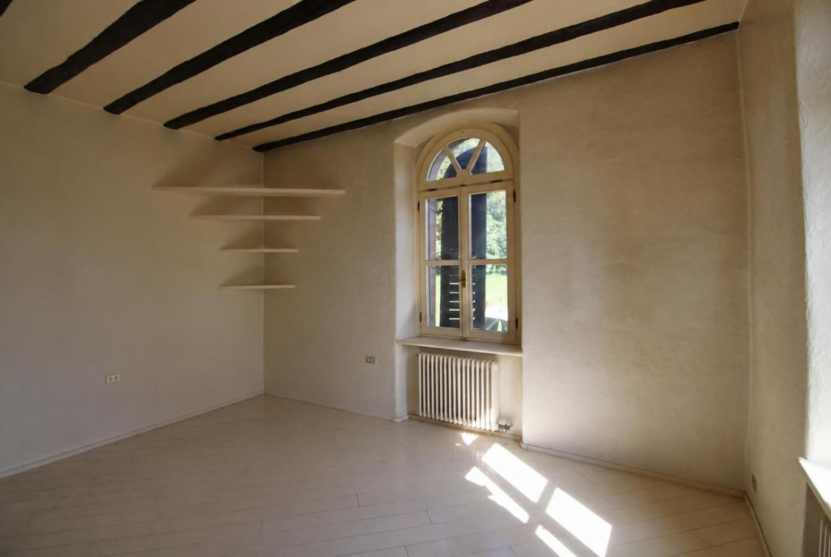 Madrano la casa con la strada imprigionata
