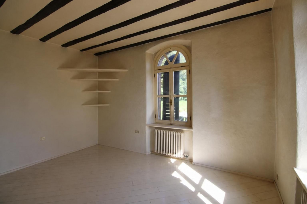 Madrano la casa con la strada imprigionata