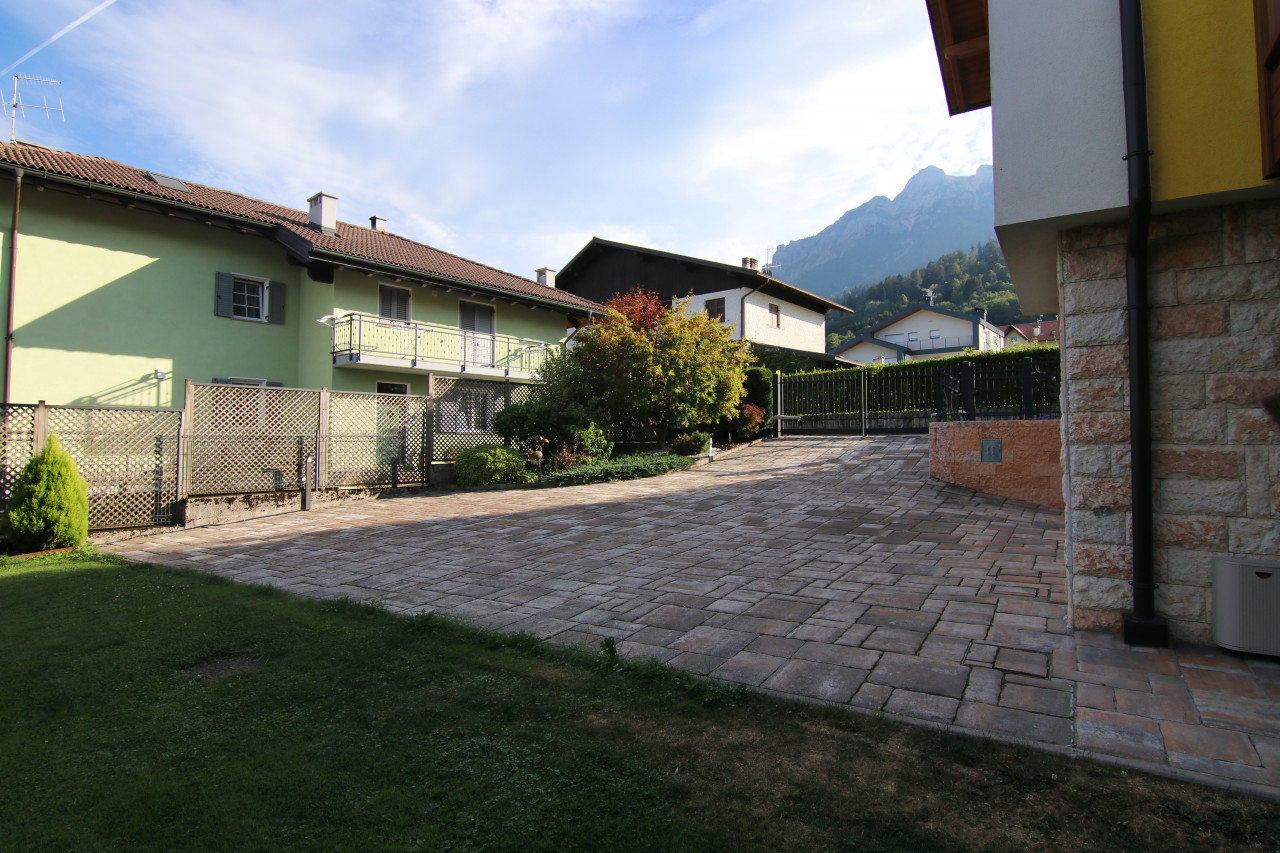 Vattaro, una villa con affaccio sulla Vigolana